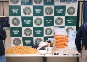 PRF e Civil apreendem 25kg de cocaína na Dutra em Resende