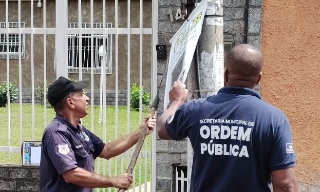 Operação ‘Cidade Limpa’ notifica e recolhe propagandas irregulares em Volta Redonda