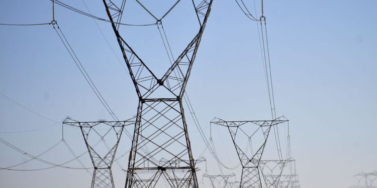 Leilão de energia movimenta R$ 6,5 bilhões