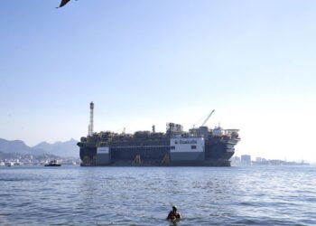 Produção de petróleo ultrapassa 4 milhões de barris por dia, diz ANP