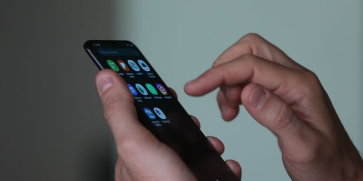 Cartilha ensina medidas de segurança para celulares e tablets