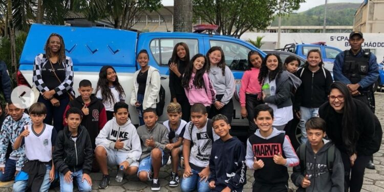 Polícia Militar recebe visita de alunos de Pinheiral