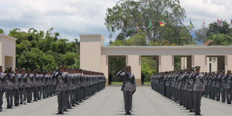 Aspirantado 2022 forma 395 novos aspirantes a oficiais do Exército na AMAN