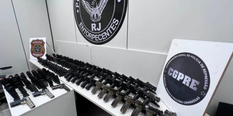 Tráfico de armas: PF prende dois homens com 84 pistolas em Piraí