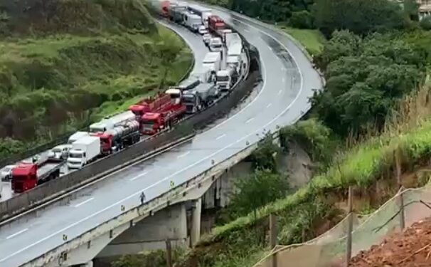 Manifestantes pró-Bolsonaro voltam a interromper rodovias no Sul Fluminense e Costa Verde