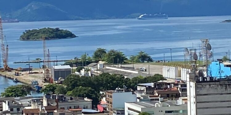 Angra recebe primeiro dos 70 transatlânticos que irão aportar durante a alta temporada