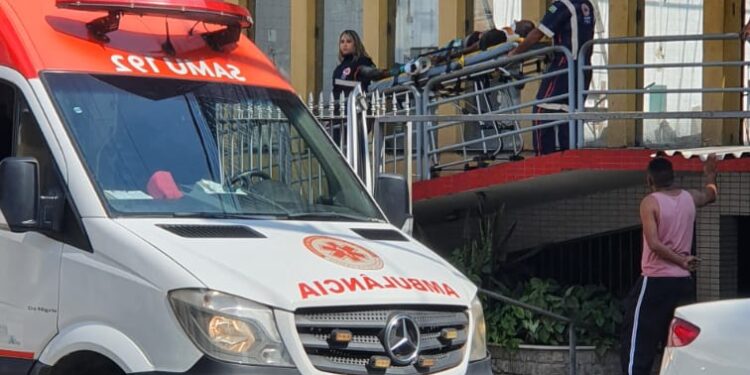 Homem é eletrocutado e cai do andaime em obra, em Barra Mansa
