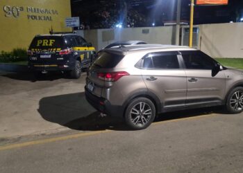 Homem é preso com veículo roubado na Dutra