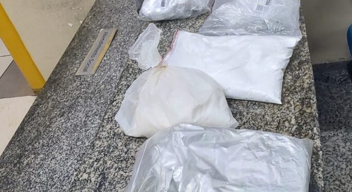 Homem é preso com 4 kg de cocaína em Paraty