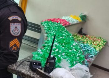 Operação da PM ‘estoura’ paiol do tráfico na Vila Coringa