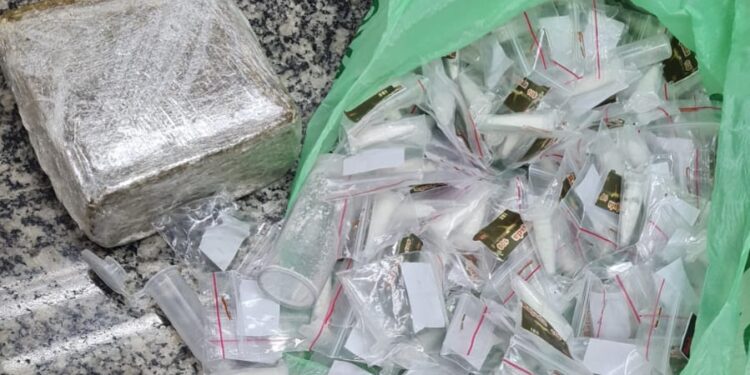 Traficantes são presos comercializando drogas em bar durante jogo da seleção, em Paraty