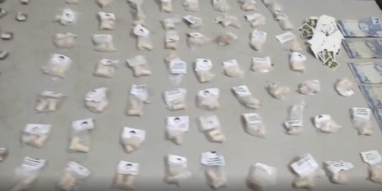 Menor é apreendido com drogas em Resende