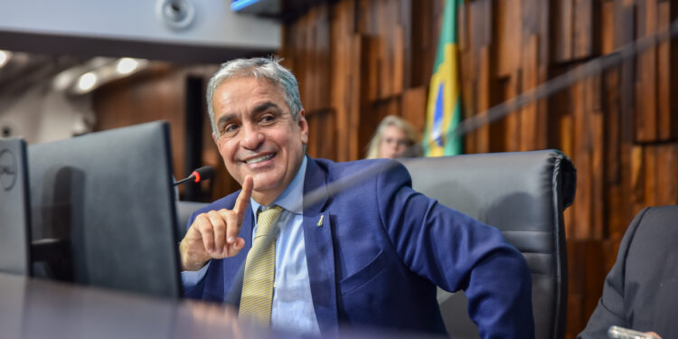 Agora é Lei: Programa de apoio à rede municipal de educação é implementado no estado