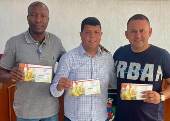 Câmara de Piraí entrega cartões do Auxílio Alimentação aos funcionários