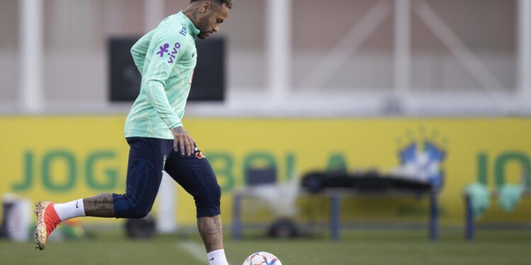 Neymar pode quebrar recorde de Pelé na Copa do Catar, segundo a Fifa