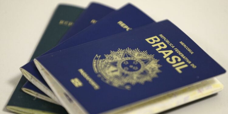 Governo remaneja R$ 58,76 milhões para passaportes e carros-pipa