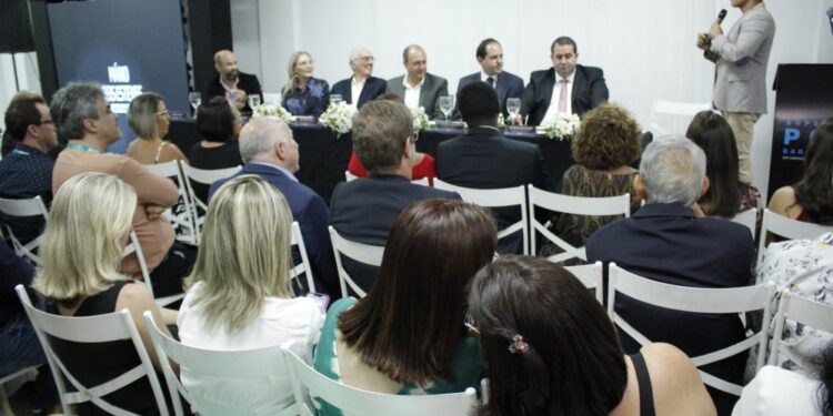 Prefeitura de Barra do Piraí firma convênio com o Centro Universitário de Valença