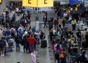 Aeronautas mantêm greve marcada para esta segunda-feira