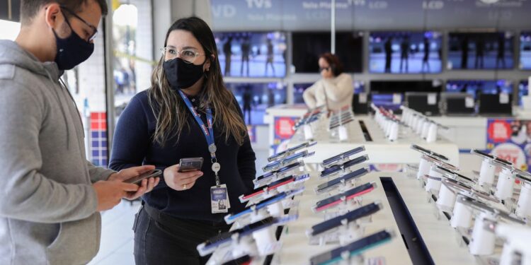 País gera 135 mil novos postos de trabalho em novembro, diz Caged