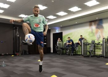 Segundo médico da seleção, Neymar ainda é dúvida para oitavas