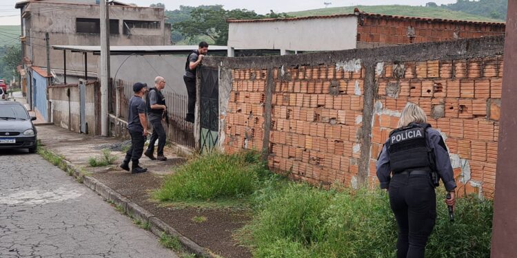 Megaoperação da Polícia Civil envolve mais de 150 policiais em Volta Redonda