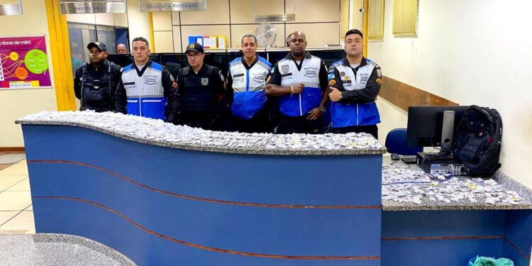 Traficante é preso com crack, maconha e cocaína em Barra do Piraí