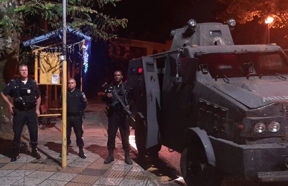 ‘Caveirão’ é usado para impedir baile funk clandestino no Eucaliptal