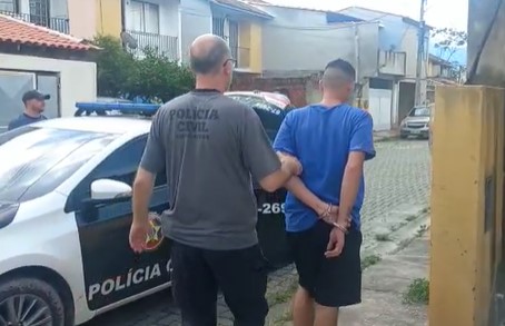 Agentes da 89ª DP prendem 4 pessoas com mandados de prisão
