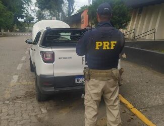 Resende: homem é preso pela PRF com veículo roubado