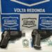 Homem que diz ser segurança na Vila é preso com duas réplicas de pistola