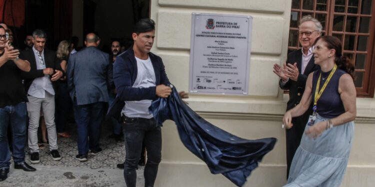 Mario Esteves inaugura primeiro Centro Cultural de Barra do Piraí