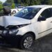 Carro é abandonado após acidente na Dutra, em Volta Redonda