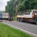 Caminhão tomba e causa congestionamento na Serra das Araras, na Dutra