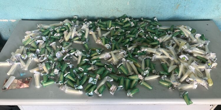 Homem é preso com mais de 300 pinos de cocaína em Volta Redonda