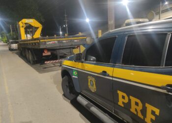 Caminhão clonado é flagrado na Dutra, em Pinheiral