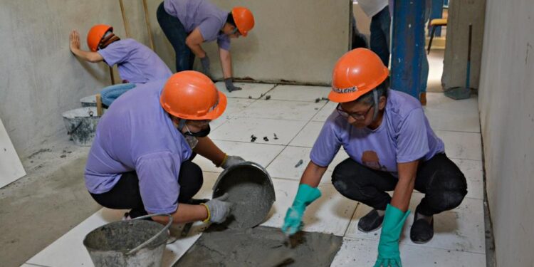 Projeto ‘Mulheres Mãos à Obra’ forma 65 profissionais em Volta Redonda