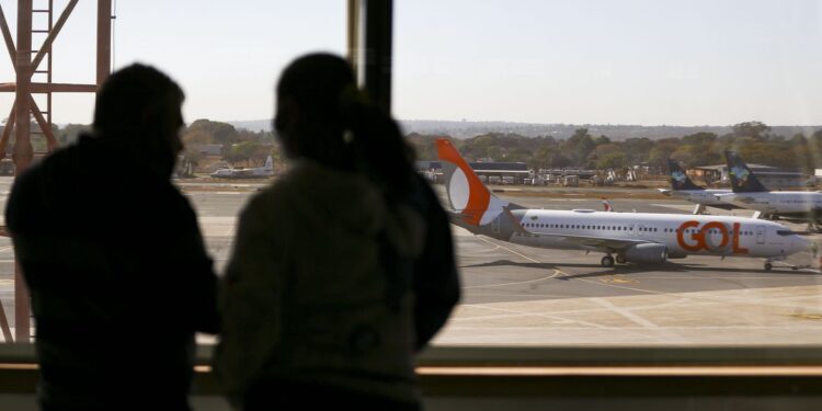 Greve dos aeronautas atrasa voos em Brasília, Porto Alegre e Fortaleza