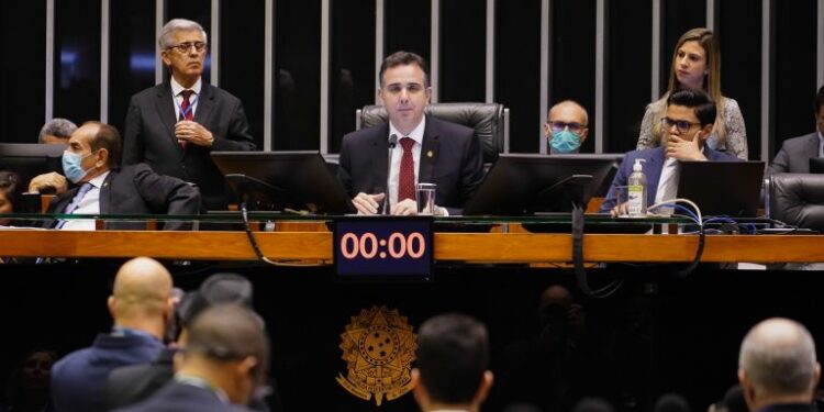 Senado vai votar PEC do piso da enfermagem ainda neste ano, afirma Pacheco