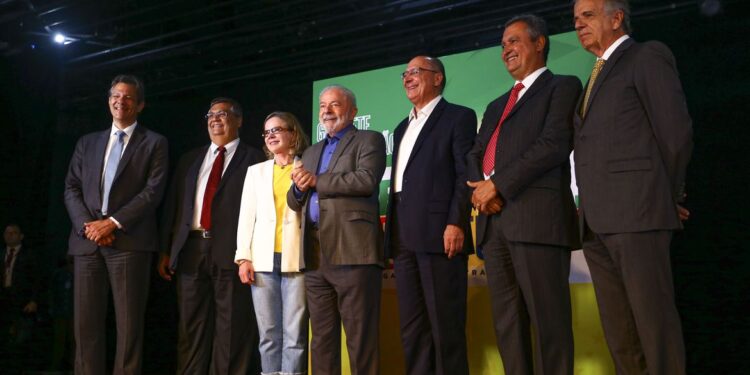 Haddad, Rui Costa, Múcio, Dino e Vieira são anunciados como ministros de Lula