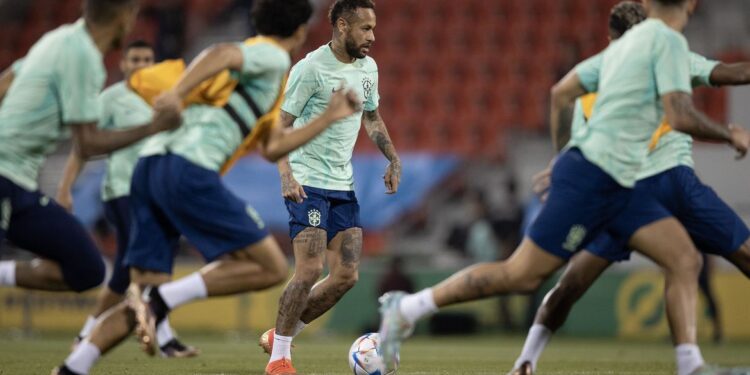 Neymar entra em campo para enfrentar a Coreia do Sul