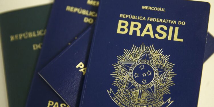 Polícia Federal normaliza emissão de passaportes