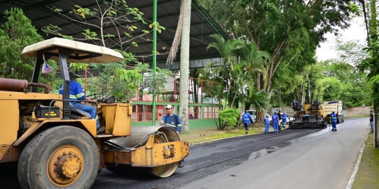 Prefeitura de Porto Real começa a aplicar nova camada na Avenida Dom Pedro II