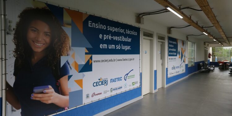 Cecierj abre mais de 5 mil vagas em cursos de formação continuada de professores