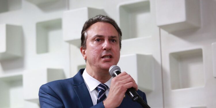 Sobe para R$ 4.420,55 o piso nacional dos professores