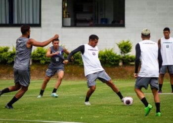 Resende busca a primeira vitória no Carioca