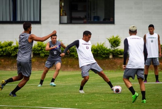 Resende busca a primeira vitória no Carioca