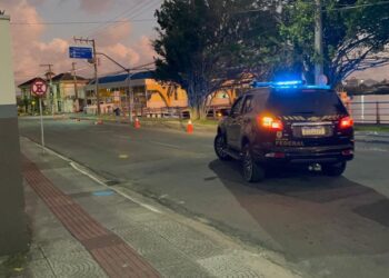 PF deflagra operação para combater lavagem de dinheiro do tráfico de drogas e armas no RJ