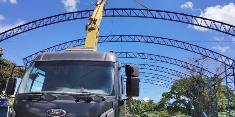 Construção de nova quadra poliesportiva de Ipiabas avança em Barra do Piraí