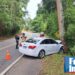 Policial fica ferido após carro colidir em árvore na rodovia Barra Mansa-Bananal