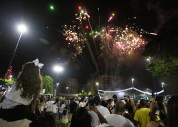 ‘Réveillon da Paz’ é marcado por samba e show de luzes em Volta Redonda